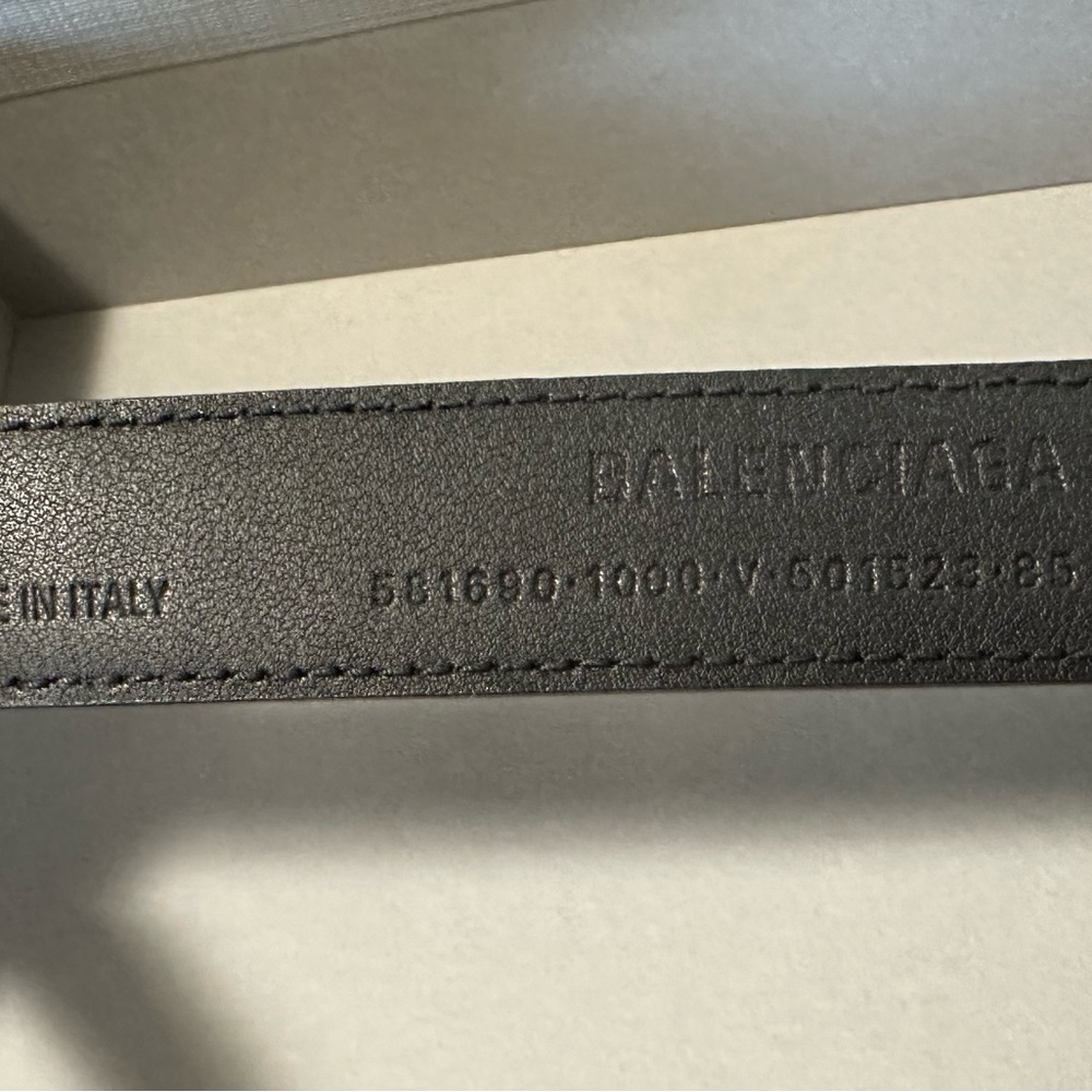 Balenciaga Black Croc Embossed Leather Belt with Gold BB Logo Buckle - Picture 5 of 5